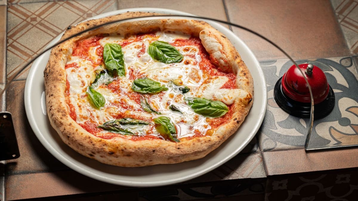 Pizza appena sfornata